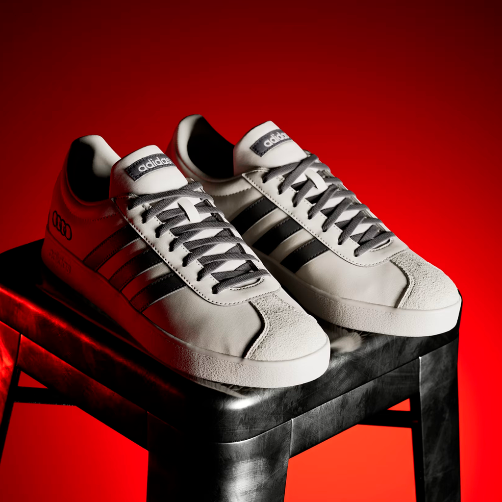 TENIS ADIDAS x AUDI REVOLUT VL COURT PARA CABALLERO COLOR BEIGE